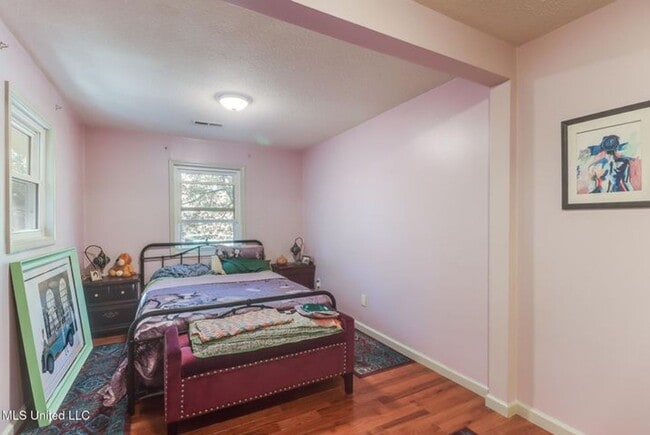 Building Photo - Long beach home now available for rent