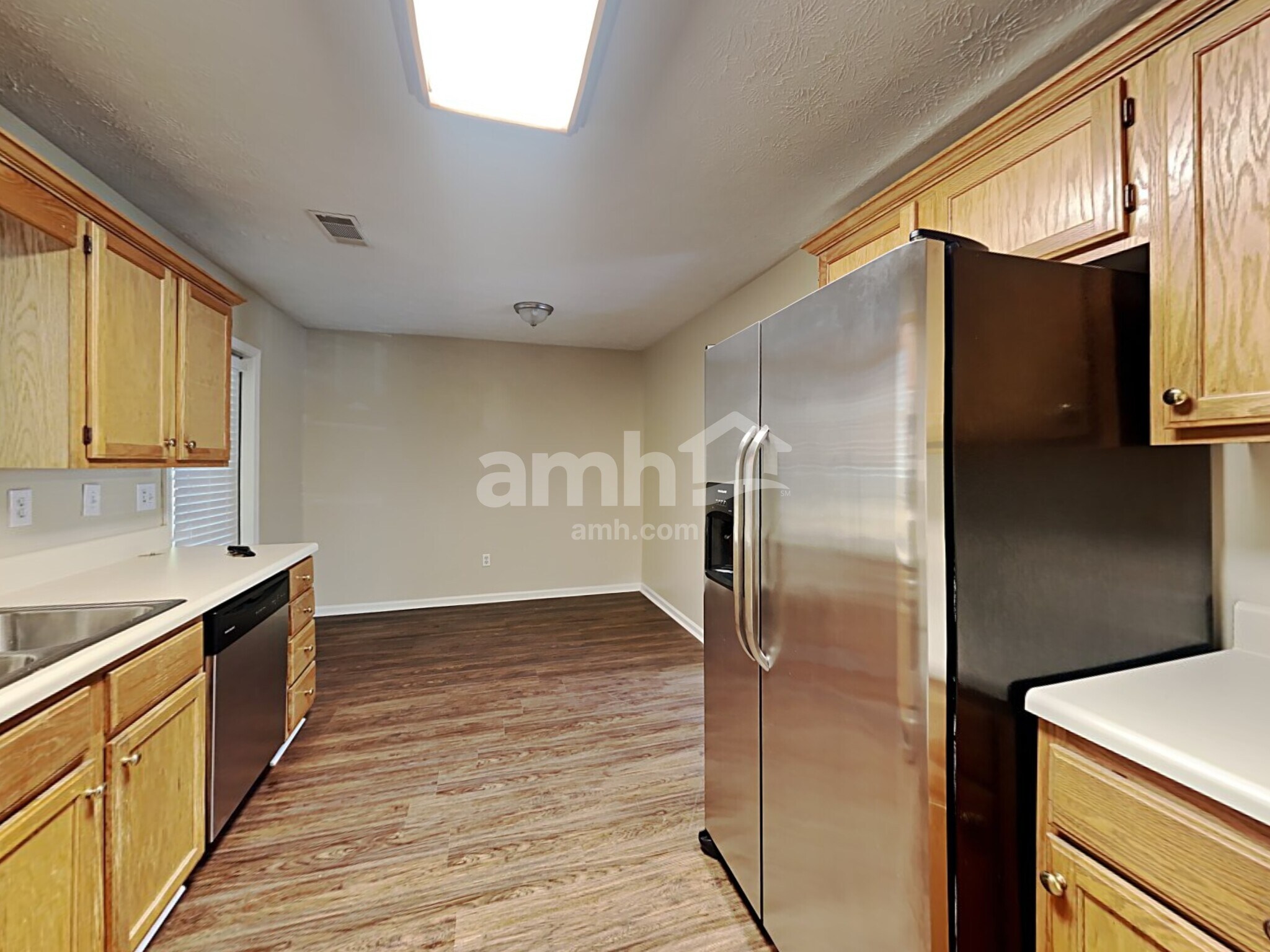 Building Photo - 322 Hillcrest Ln