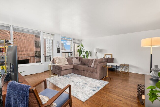 Building Photo - 1400 N State Pkwy