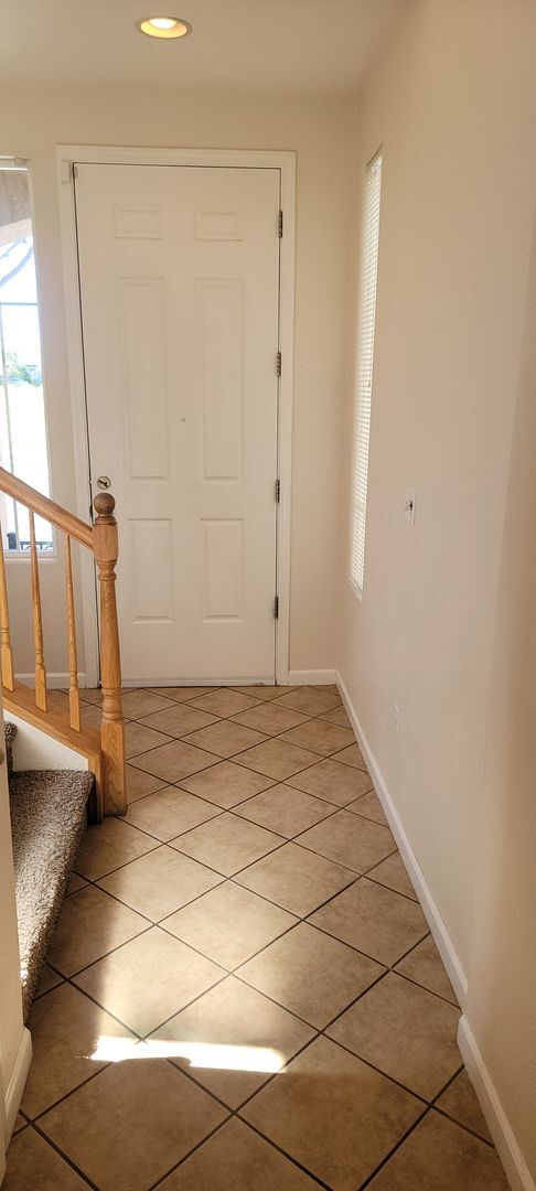 Building Photo - Adorable 3 bedroom 2.5 bath Home