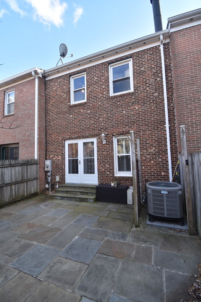 Building Photo - Bashford Lane Cluster