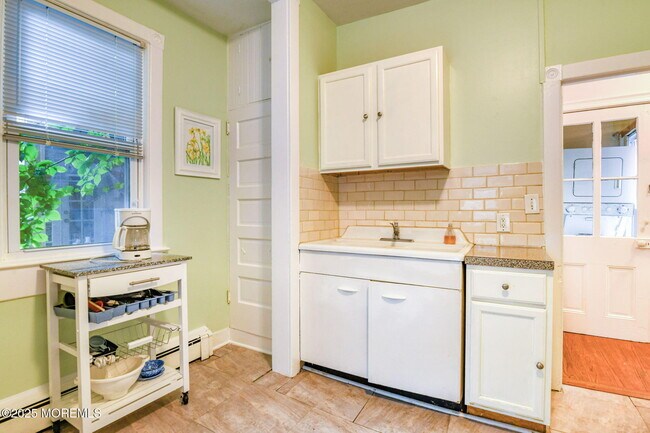 Building Photo - 120 Mt Tabor Way