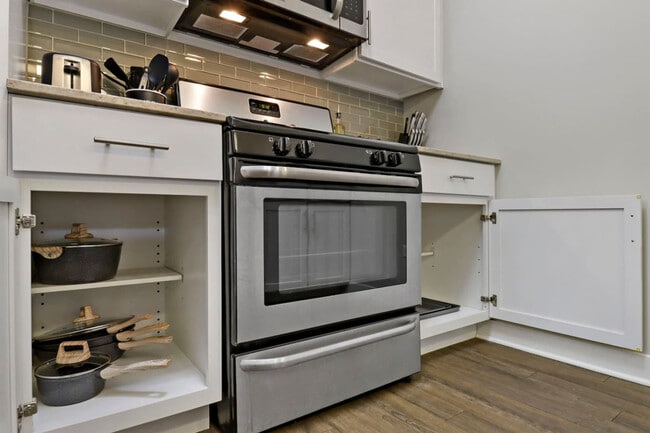 Building Photo - 256 N Addison Ave