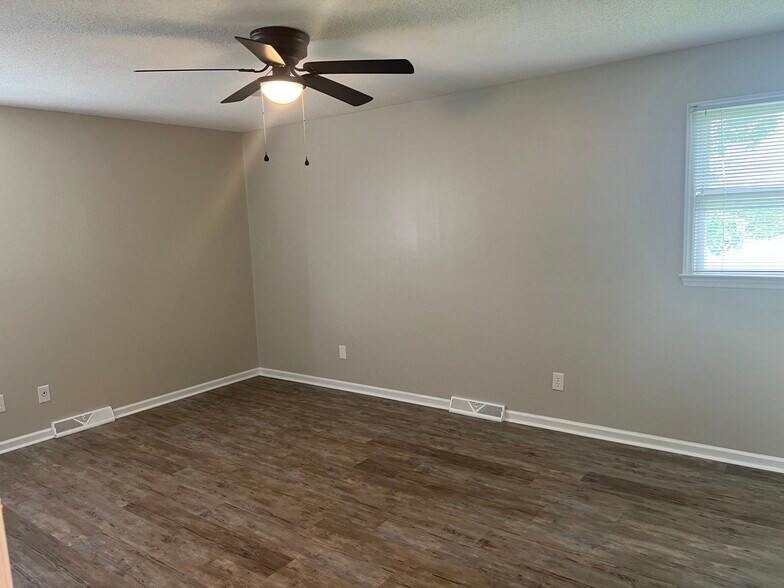 Building Photo - 131 Tokie Ln