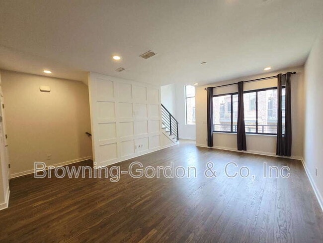 Building Photo - 1035 Chester Ave