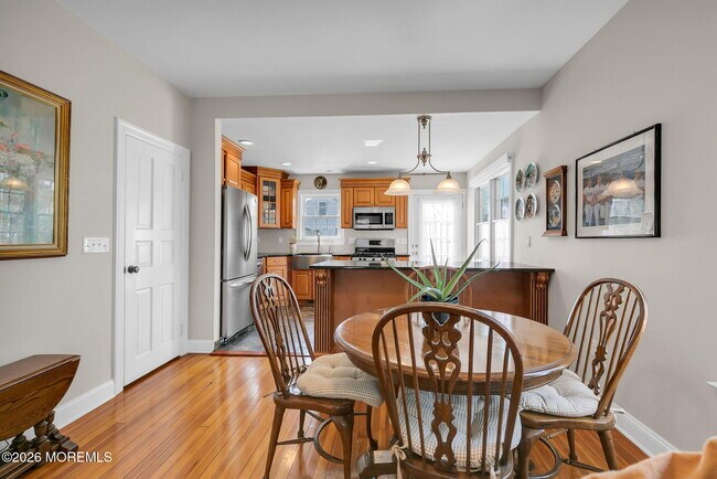 Building Photo - 11 Lakeside Ave