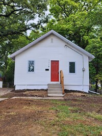 Building Photo - Fully remodeled 2 Bedroom Home