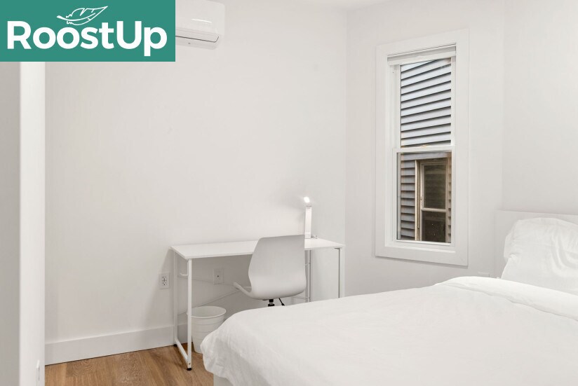 Building Photo - Furnished private bedroom with private ens...