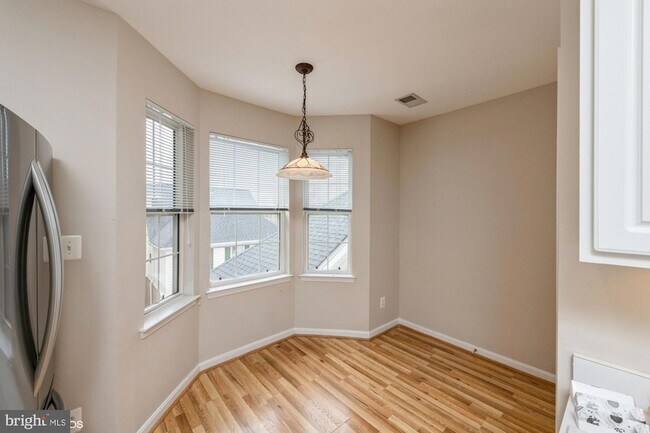 Building Photo - 25340 Lake Mist Square