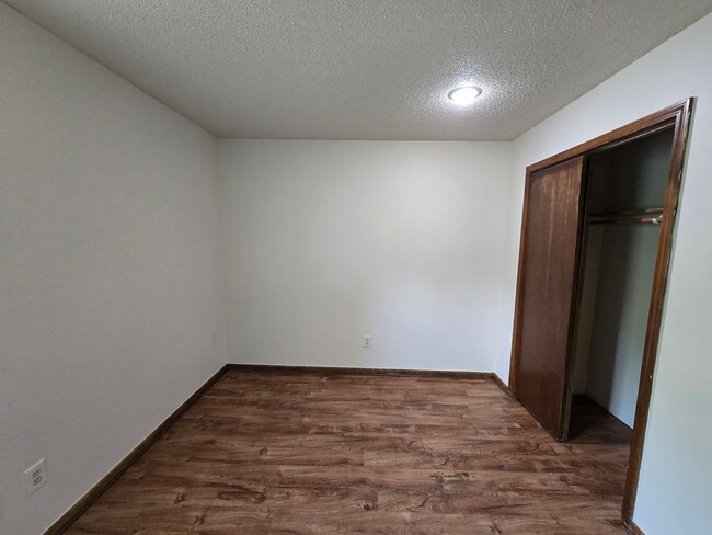 Building Photo - 3 bedroom townhome