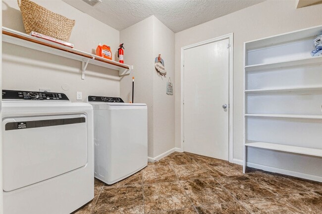 Building Photo - 12638 Skyview Manor Dr