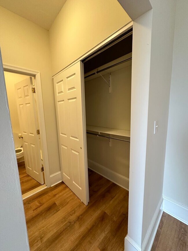 Building Photo - Mount Pleasant Studio Apartment W/Private ...