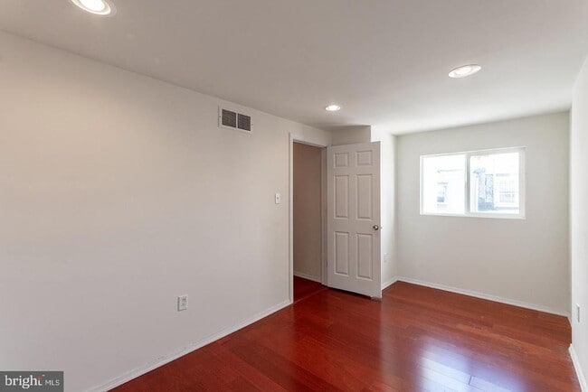 Building Photo - 1428 S Bancroft St