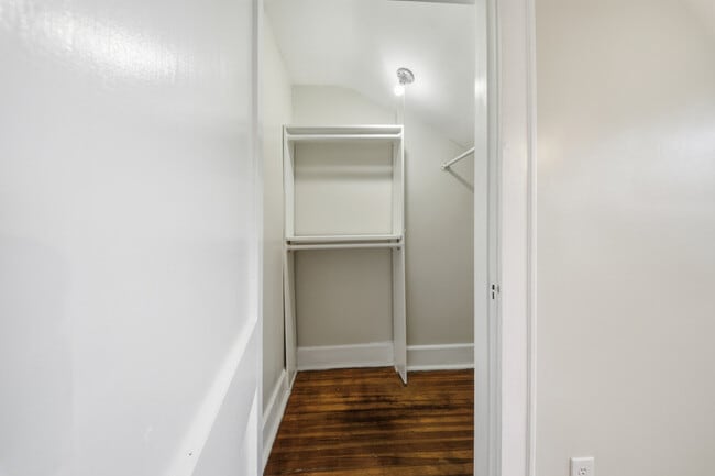 Building Photo - 609 Baldwin Ave