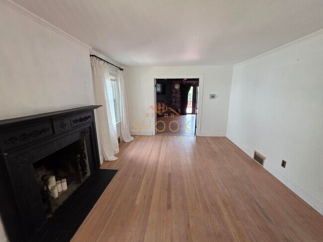 Building Photo - AVAILABLE JANUARY 2027 - BEAUTIFUL AND UNIQUE 4 BR HOME ACROSS CAMPUS