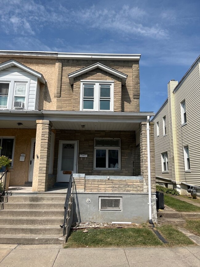 Building Photo - Freshly updated 3-bedroom, 1-bath twin hom...