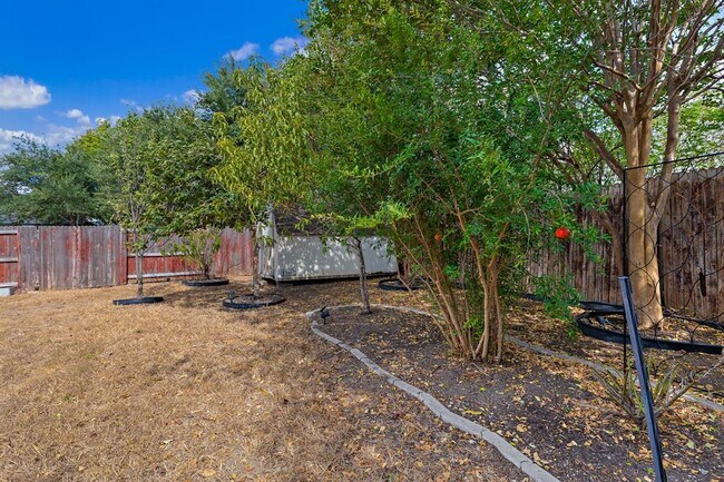 Building Photo - 1208 Lochaline Loop