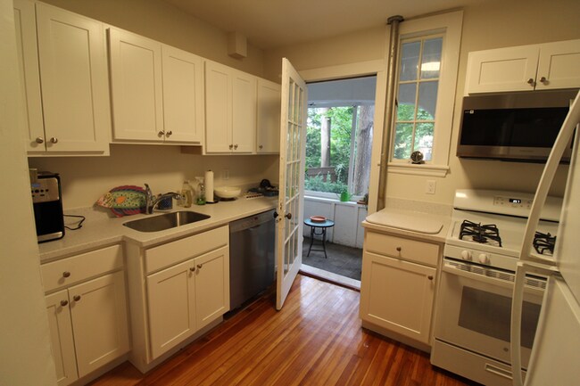 Building Photo - 4.0 bedroom in Cambridge Massachusetts 02138