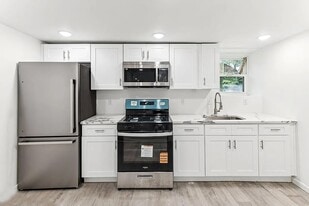 Building Photo - 507 S 63rd St