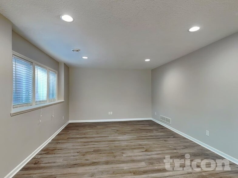 Building Photo - 1525 Independence Ave N