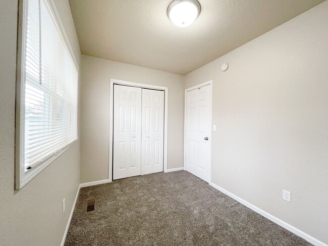 Building Photo - Quaint 3 Bedroom in NW Minot