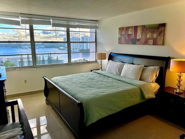 Building Photo - 18041 Biscayne Blvd