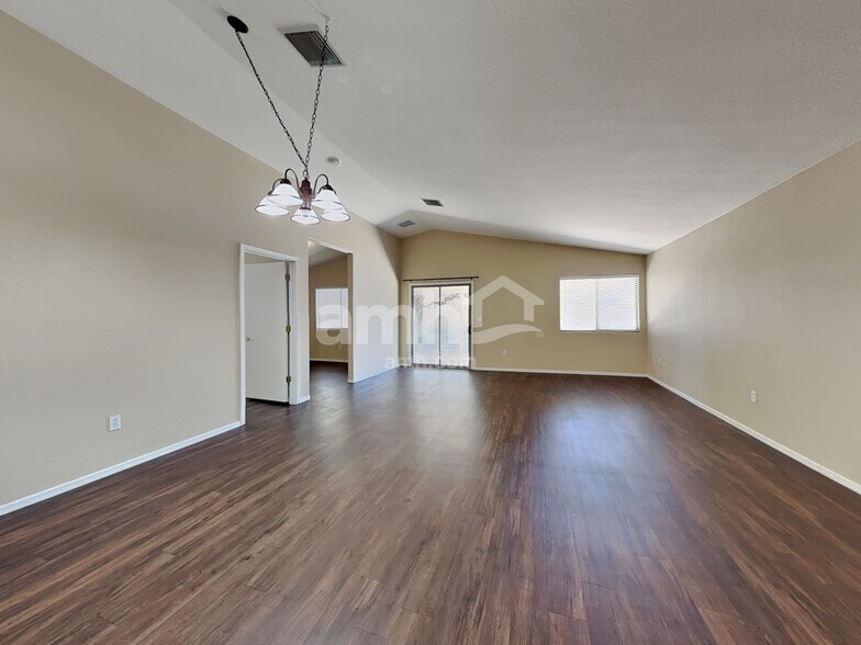 Building Photo - 2435 W Waterway Pl