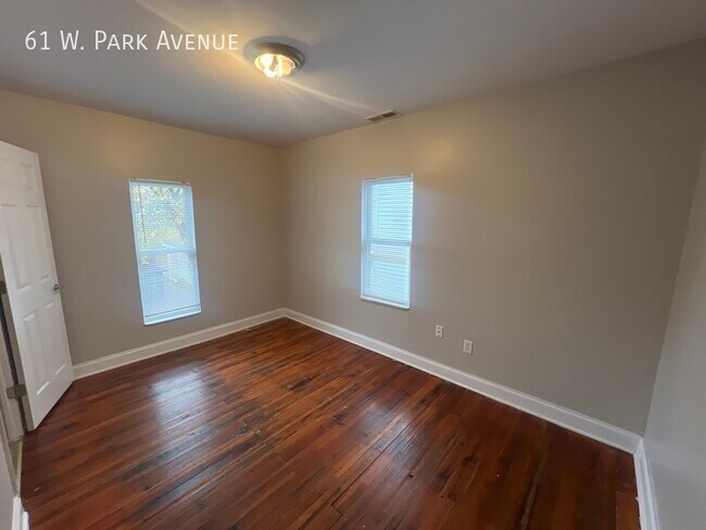 Building Photo - 61 W Park Ave