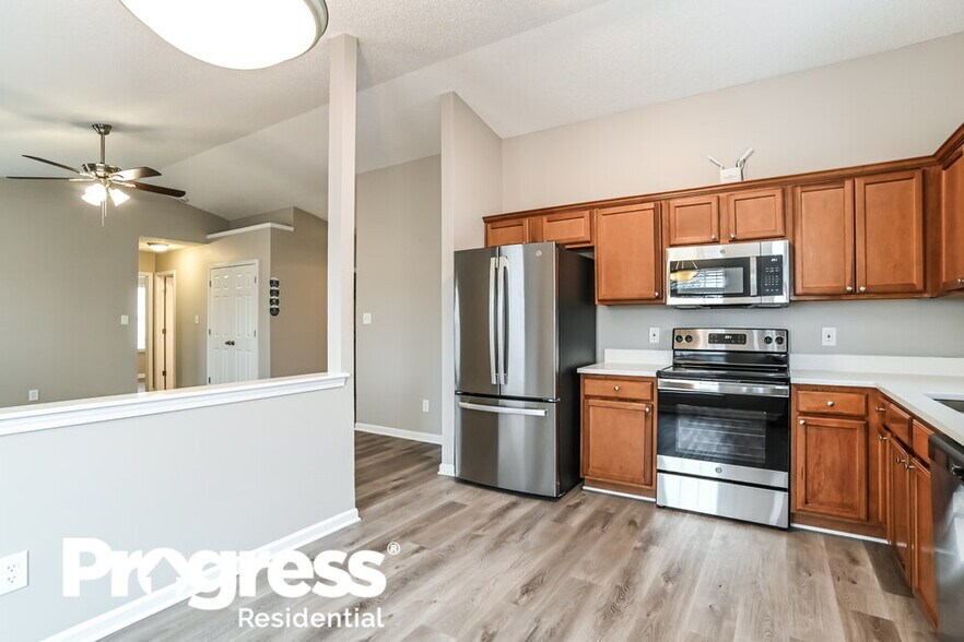 Building Photo - 5720 Shining Oak Ln