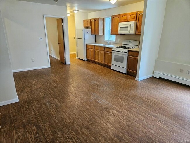 Building Photo - 40 Clarendon Ave