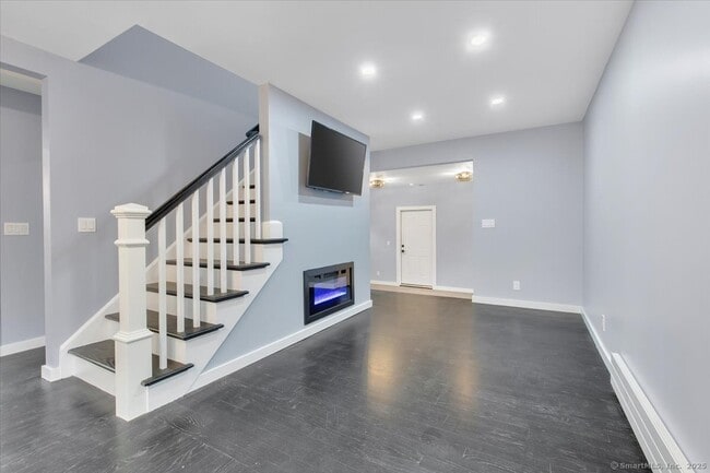 Building Photo - 21 Deepwood Dr