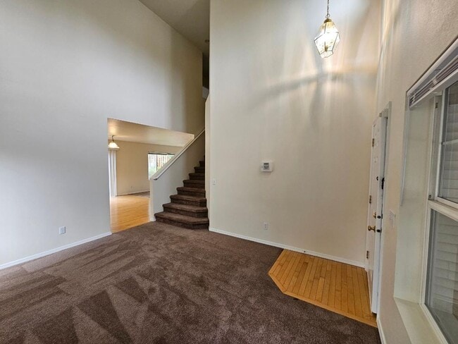 Building Photo - 3 Bed + Bonus Room 2.5 Bath Home Snohomish