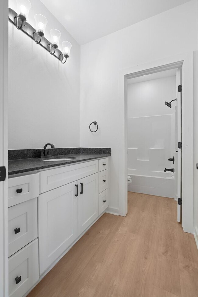 Building Photo - !Abbington Subdivision! $1000 MOVE IN SPECIAL