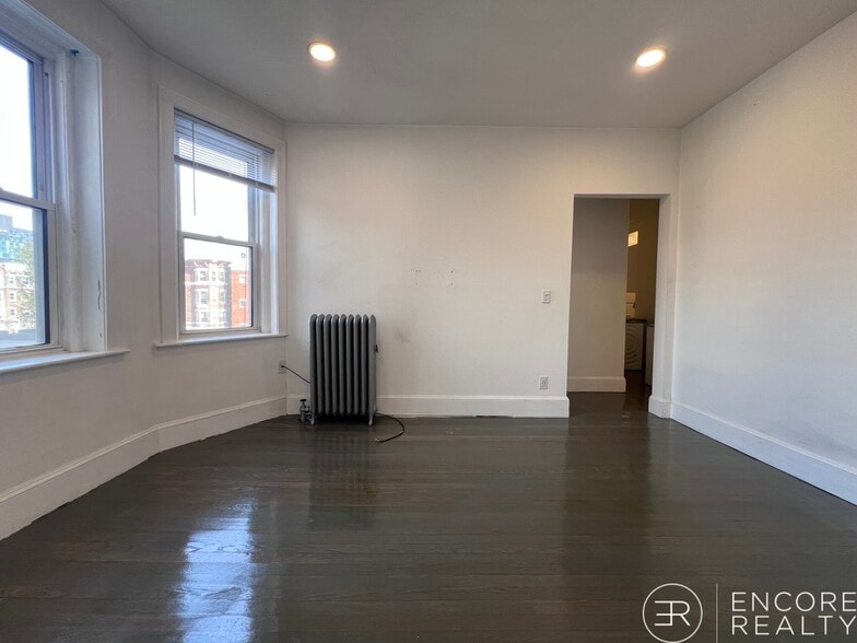 Building Photo - 111 Park Dr