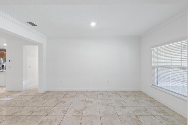 Building Photo - CLOSE TO EVERYTHING!