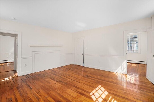 Building Photo - 14 Elm St