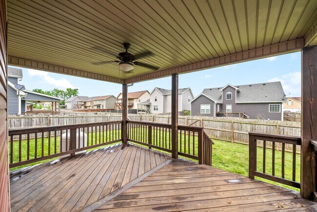 Building Photo - Pet Friendly Three Bedroom with Bonus!