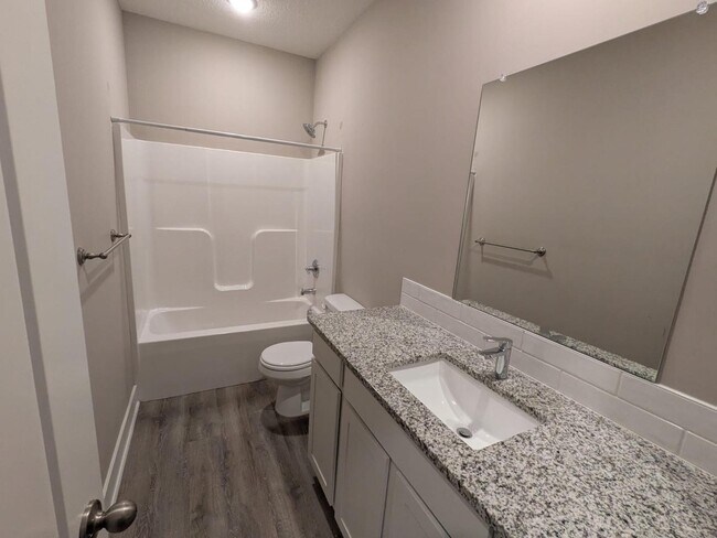 Building Photo - 5224 N Cypress St