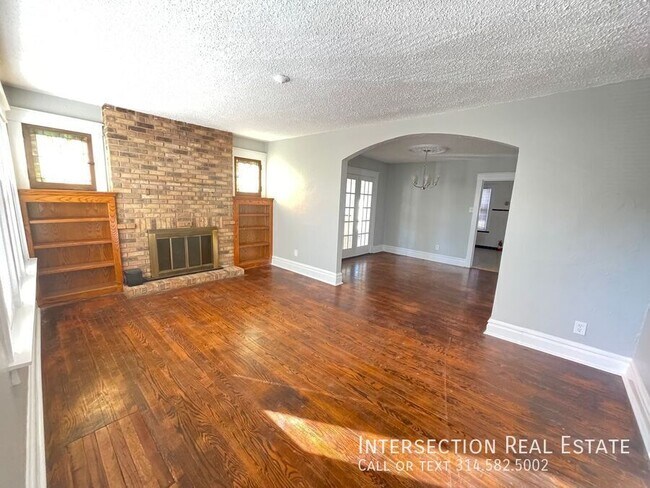 Building Photo - 621 Forest Ave