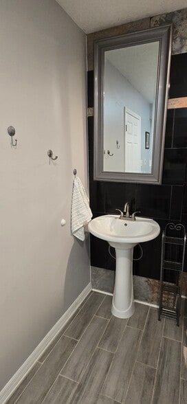 Building Photo - 6542 Sherry Ln