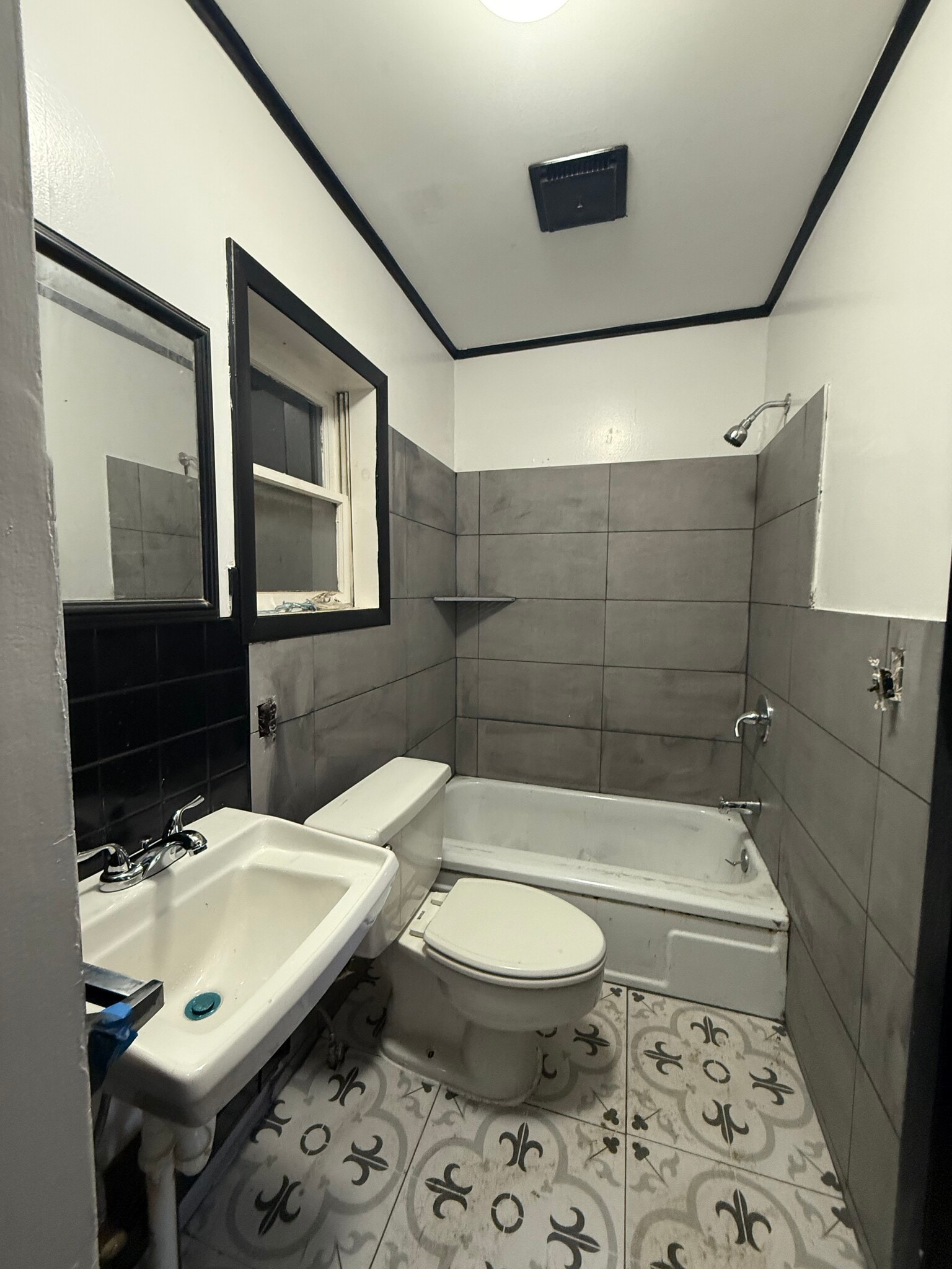 Building Photo - 93 Main St