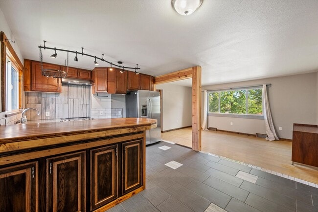 Building Photo - Updated 2 Bedroom Home in North Park Hill | Fresh Paint & Prime Denver Location