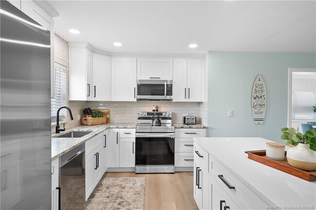 Building Photo - 901 E Madison Ave