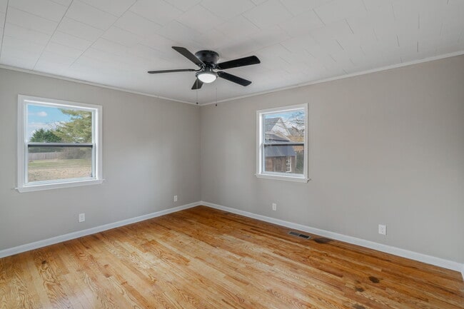 Building Photo - 117 Gayle Ave