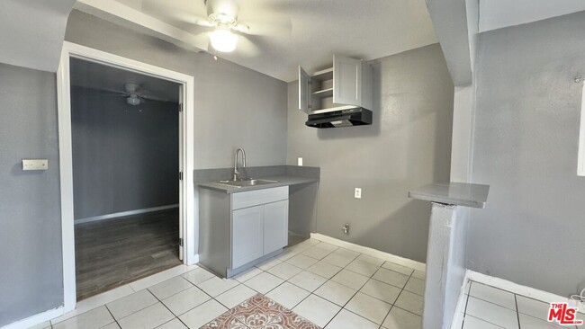 Building Photo - 4052 W 103rd St