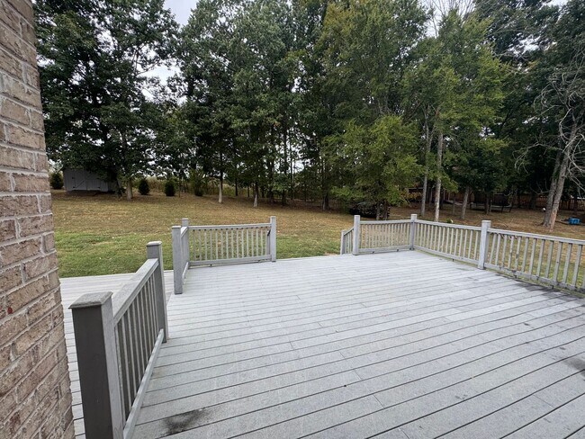 Building Photo - 836 Ridgetop Dr