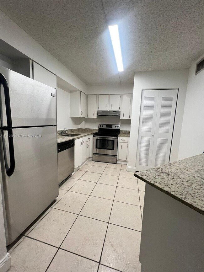 Primary Photo - 6195 NW 186th St