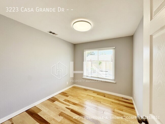 Building Photo - 3223 Casa Grande Dr
