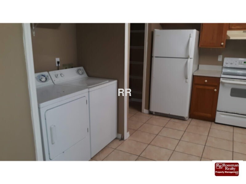 Building Photo - 3/2  includes lawn care