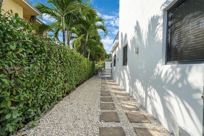 Building Photo - 920 SW 9th St